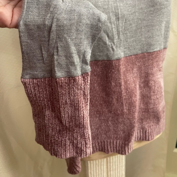 Romeo+Juliet Couture grey&soft rose pullover lightweight sweater - Picture 3 of 9